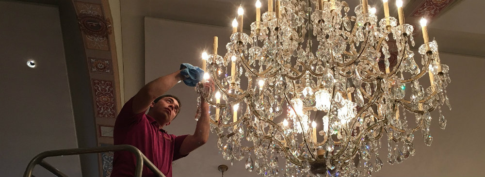 Clean Care For Crystal Chandeliers, Cleaning Crystal Chandelier With Ammonia